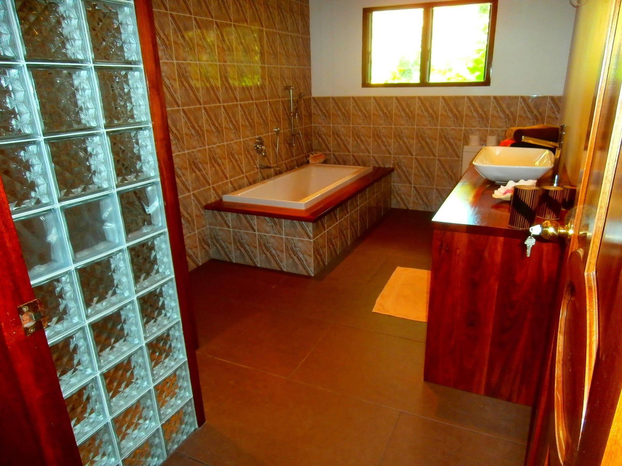 Korovesi Sunshine Villas Savusavu Exterior foto